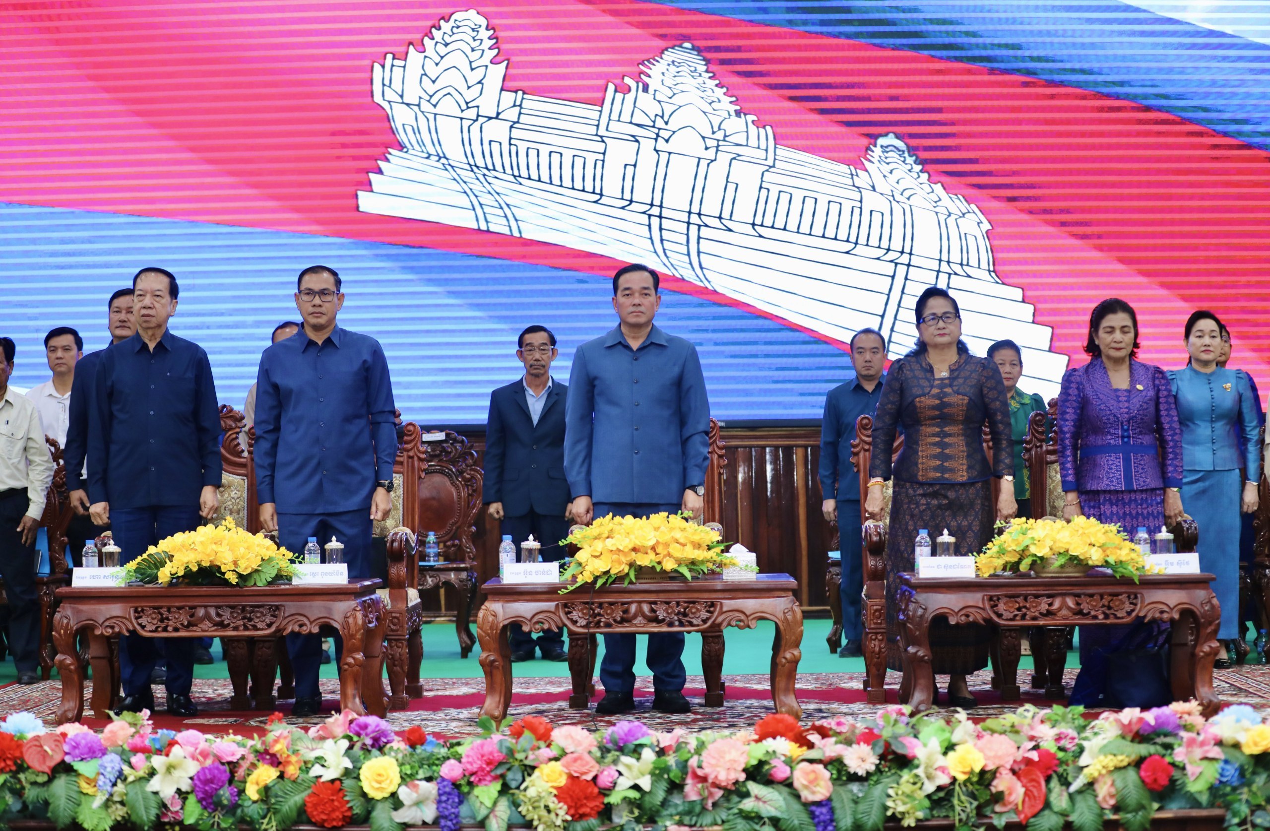 ឯកឧត្តម អ៊ុន ចាន់ដា ជំរុញដល់ក្រុមការងារចុះជួយសង្កាត់ទាំង៤ ក្នុងក្រុងកំពង់ចាម បន្តចុះធ្វើវេទិកាសាធារណៈ ដើម្បីជួយដោះស្រាយតម្រូវការជូនប្រជាពលរដ្ឋ