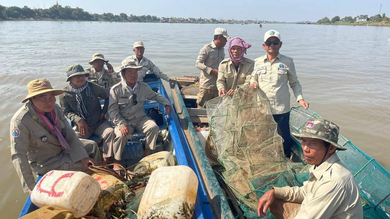 ជំនាញព្រលែងកូនត្រីចម្រុះទម្ងន់ ២២គីឡូក្រាម ចូលបឹងធម្មជាតិវិញ