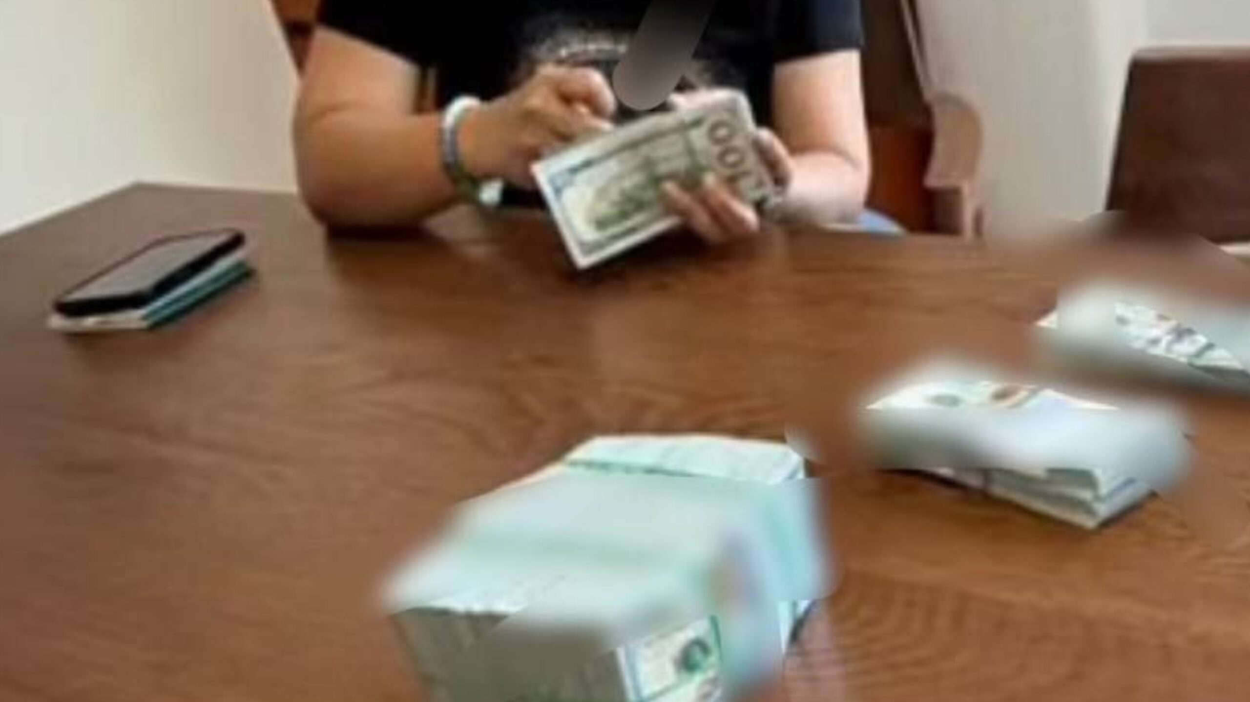 ហៅមន្ត្រីចរាចរណ៍ម្នាក់មកបំភ្លឺ ករណីរត់ការឯកសារឲ្យ​ជនជាតិចិនតៃវ៉ាន់ចំនួន១០នាក់ តម្លៃ ១៦ម៉ឺនដុល្លារ