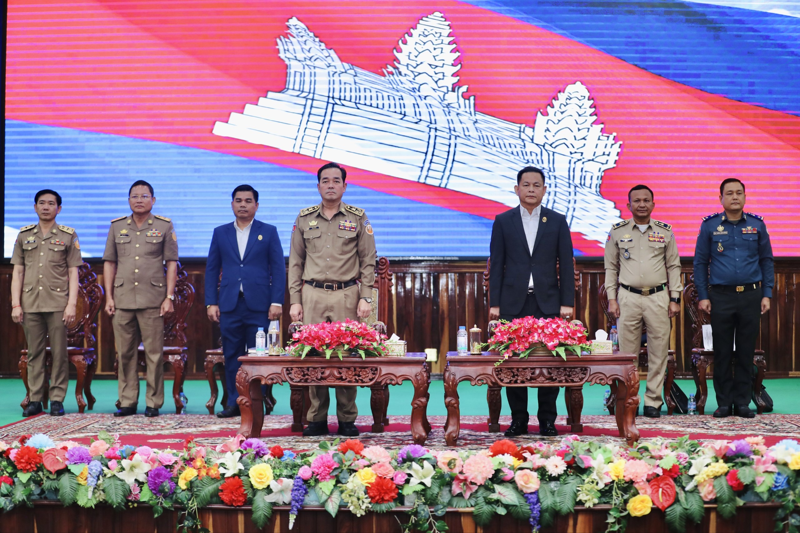 ឯកឧត្តម អ៊ុន ចាន់ដា ជំរុញដល់សមត្ថកិច្ចពាក់ព័ន្ធ ពង្រឹងការអនុវត្តវិធានការរដ្ឋបាលចល័តជាប្រចាំ ទោះបីខេត្តកំពង់ចាមពុំមានស្តែមអនឡាញ Online Scams