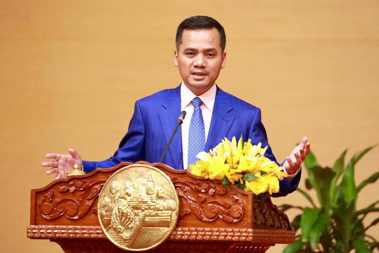 ប្រមុខរដ្ឋមន្ត្រីក្រសួងមហាផ្ទៃ បញ្ជាឲ្យផ្អាកចាប់ផាកពិន័យរឿងរឹតបន្តឹងចរាចរណ៍ទាំងផ្លូវលំ និងផ្លូវជាតិ តែការត្រួតពិនិត្យអាវុធជាតិផ្ទុះ និងគ្រឿងស្រវឹងនៅបន្តអនុវត្ត