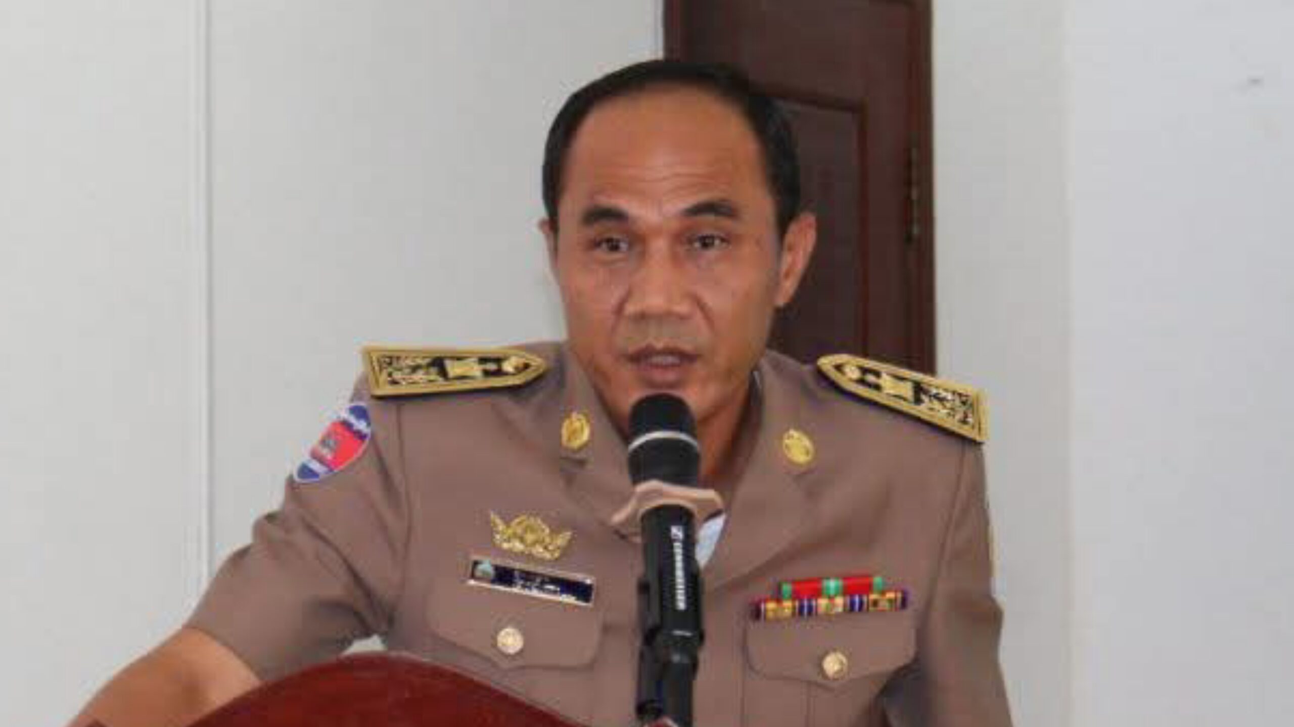 អភិបាលក្រុងសៀមរាបណែនាំដល់ម្ចាស់សណ្ឋាគារ ផ្ទះសំណាក់ បន្ទប់ជួល បូទិក អាផាតមិន សម្រាប់ជនបរទេស សូមឱ្យត្រួតពិនិត្យឱ្យបានច្បាស់នូវឯកសារបញ្ជាក់ លិខិតបញ្ជាក់ឯកសារផ្ទាល់ខ្លួន និងលិខិតឆ្លងដែនមុនអនុញ្ញាតឱ្យស្នាក់នៅ