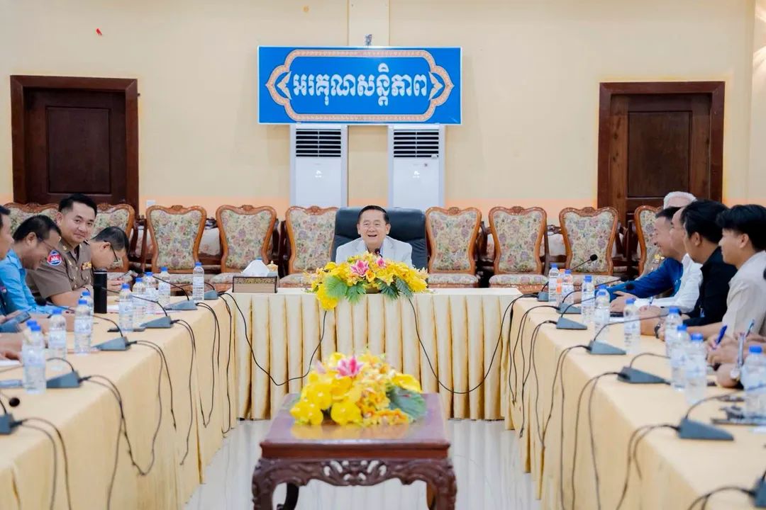 ឯកឧត្តម សុខ លូ ដឹកនាំកិច្ចប្រជុំត្រៀមរៀបចំកម្មវិធីរត់ដើម្បីក្ដីស្រឡាញ់ក្នុងគោលបំណងកៀរគរធនធានឧបត្ថម្ភដល់កងកម្លាំងជួរមុខក្នុងភូមិសាស្រ្តខេត្តបាត់ដំបង