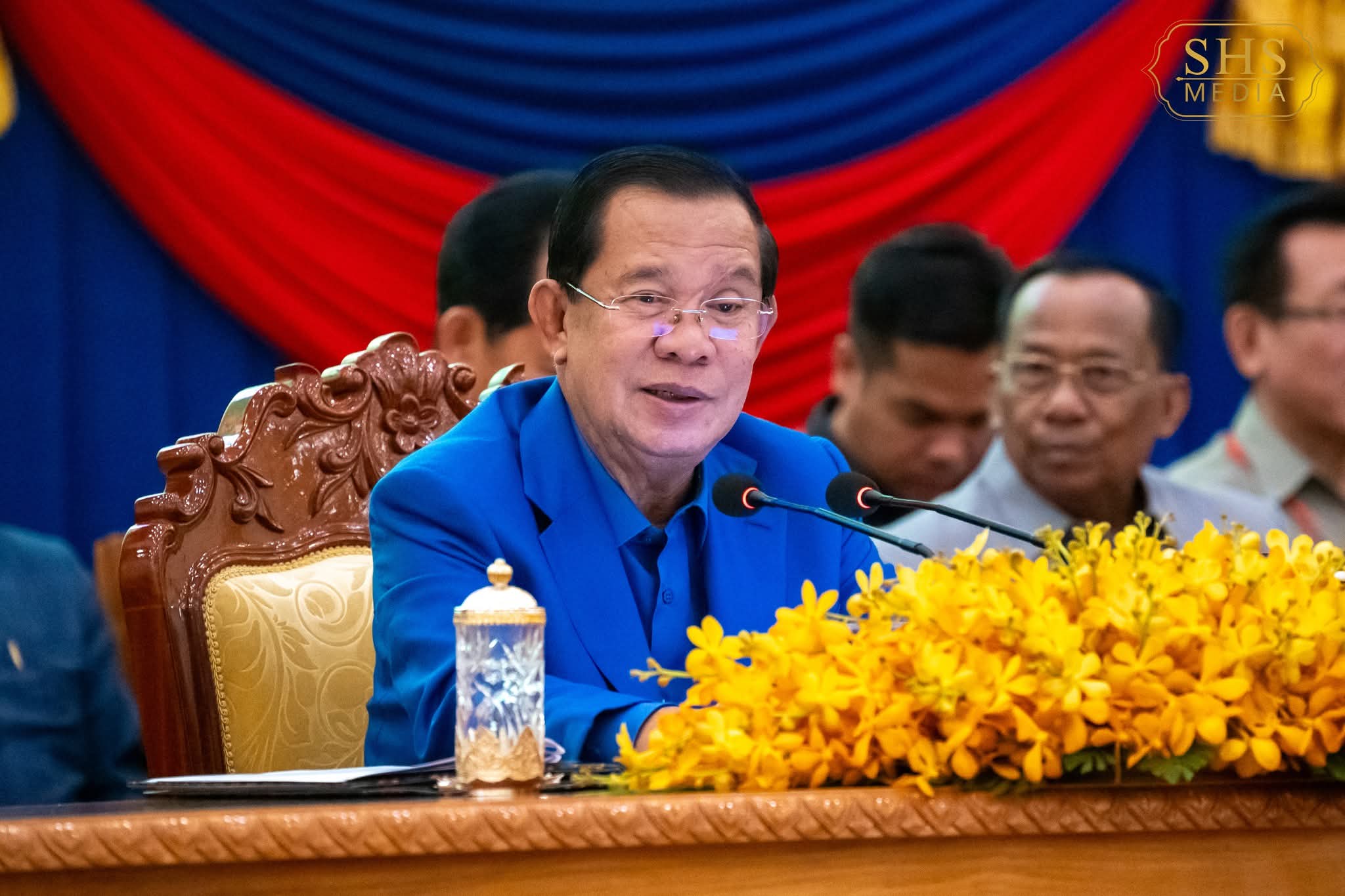 សម្តេចហ៊ុន សែន អញ្ជើញជួបសំណេះសំណាលជាមួយក្រុមប្រឹក្សាខេត្ត ក្រុងស្រុកឃុំសង្កាត់និងថ្នាក់ដឹកនាំមន្ទីរអង្គភាពនានាជុំវិញខេត្តត្បូងឃ្មុំ