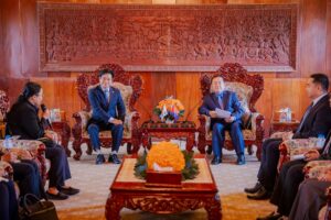 អភិបាលខេត្តបាត់ដំបងស្នើដល់ភាគីកូរ៉េជួយកៀរគរអ្នកវិនិយោគ និងភ្ញៀវទេសចរកូរ៉េមកបណ្ដាក់ទុនរកស៊ី និងទស្សនាកម្សាន្តមកកាន់ខេត្តបាត់ដំបងឱ្យកាន់តែច្រើនឡើងបន្ថែមទៀត