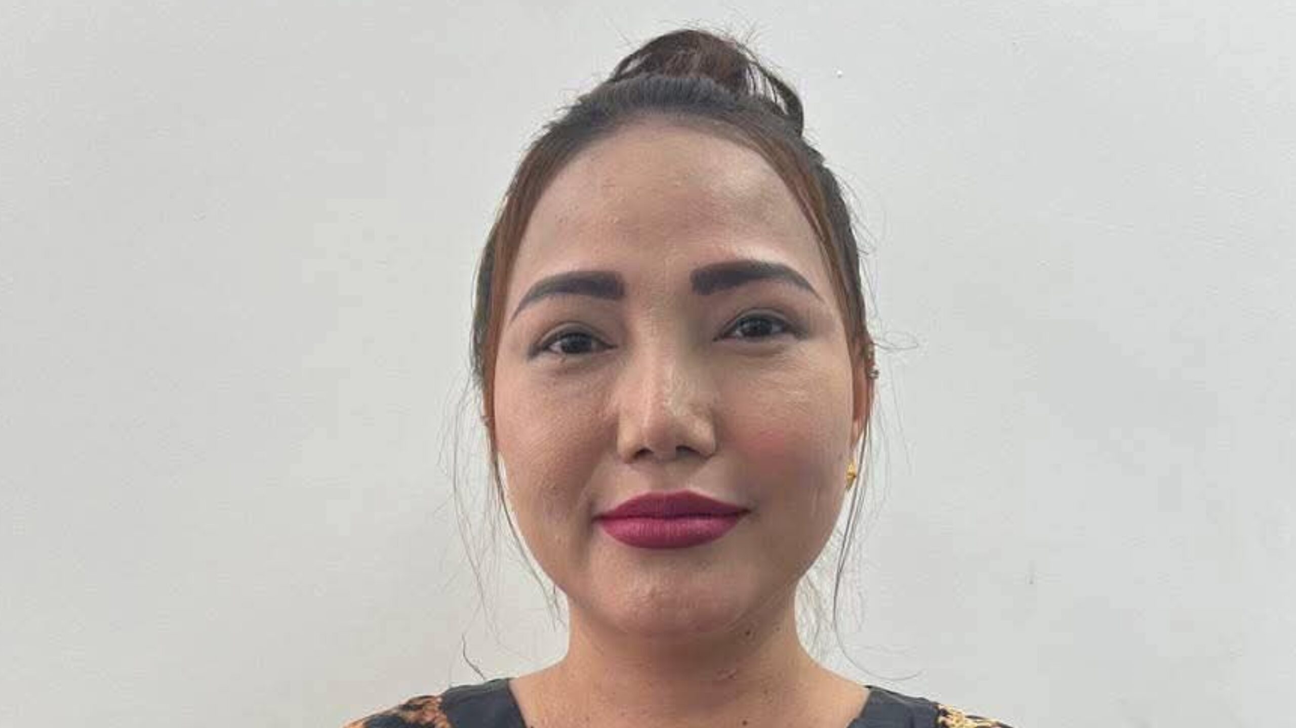 តុលាការសម្រេចឃុំខ្លួន ស្ត្រីឈ្មោះ​ នី​ សម្បត្តិ​ ហៅ​ ម៉ែរក្សា​ ដាក់​ពន្ធនាគាររាជធានី(​ PJ )​ ពីបទ​ ញុះញង់បង្ករអោយមានភាព​វឹកវរធ្ងន់ធ្ងរដល់​សន្តិសុខសង្គម​ និង​បទ​ជេរប្រមាថ​(នគរបាលជាតិ)​