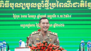 អភិបាលខេត្ដសៀមរាប ប្រាប់មន្ត្រីពាក់ព័ន្ធទាំងអស់បន្តផ្តល់សេវាសាធារណៈ ជូនពលរដ្ឋឱ្យមានប្រសិទ្ធភាព និងឆាប់រហ័ស