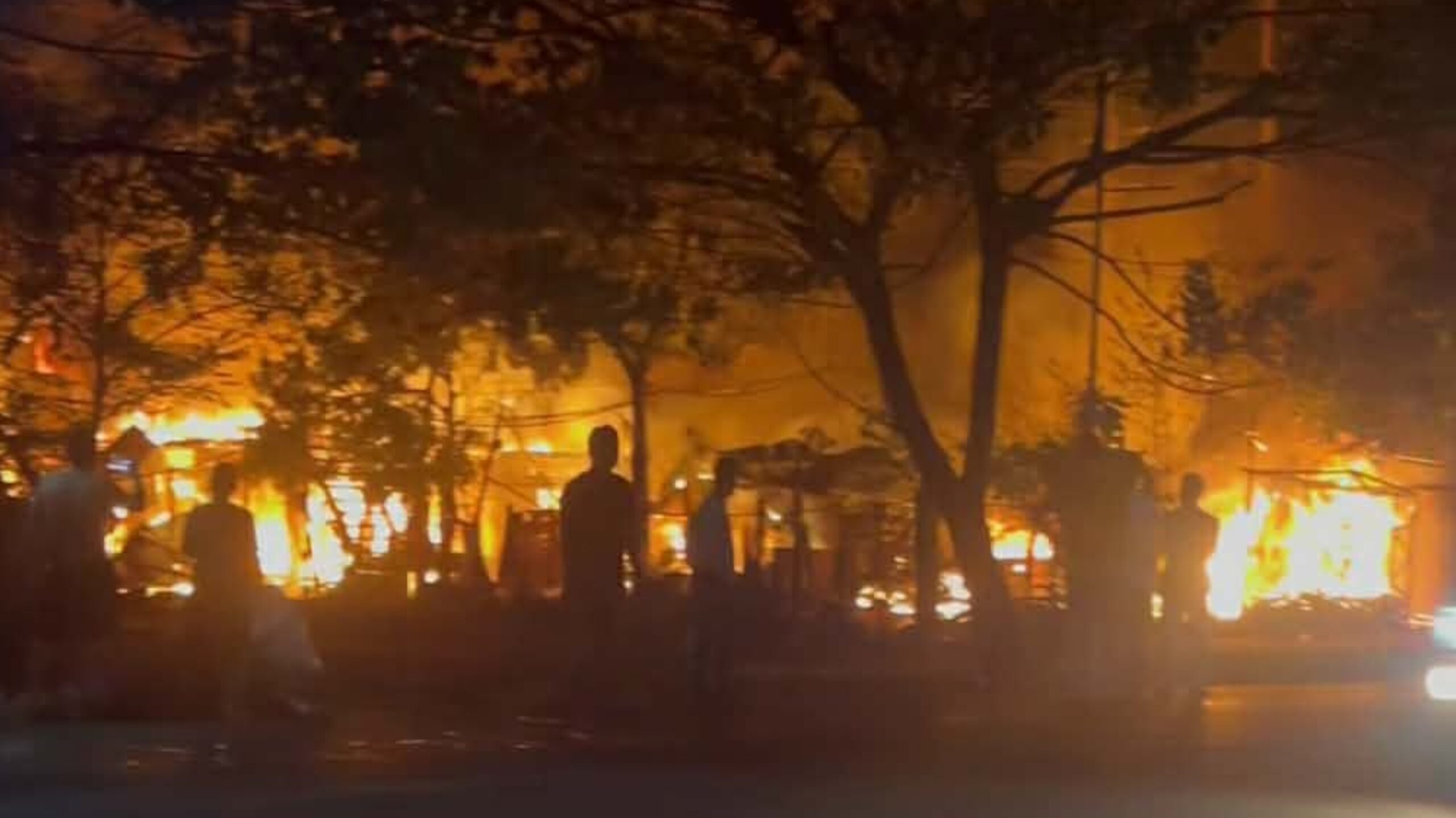 ផ្ទះឡានម៉ូតូឆេះទាំងស្រុង និងមនុស្សចំនួន៤នាក់រងរបួសធ្ងន់ស្រាល ករណីអគ្គីភ័យនៅស្រុកសូទ្រនិគម