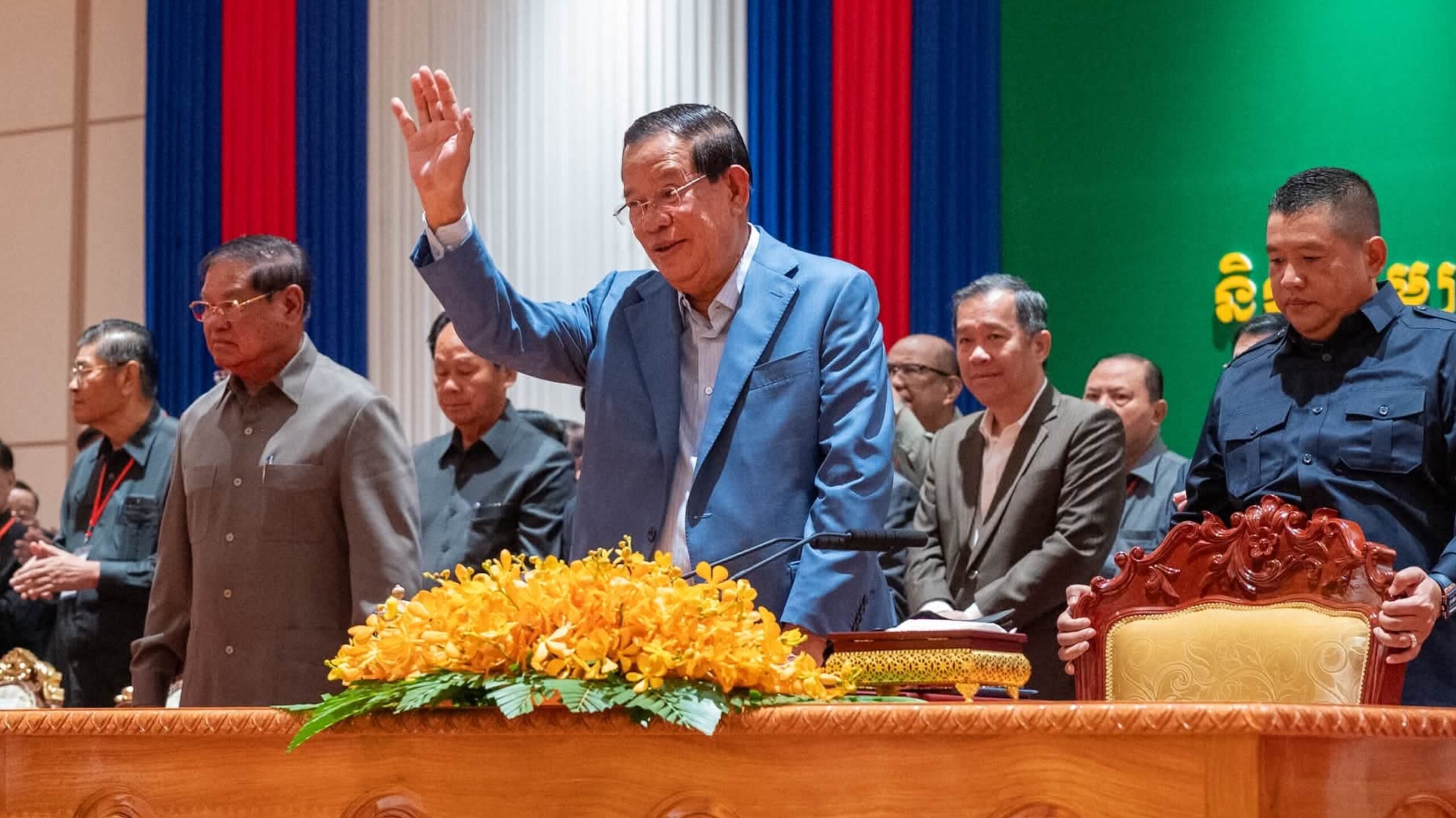 សម្ដេចតេជោ ហ៊ុន សែន អញ្ជើញជួបសំណេះសំណាលជាមួយថ្នាក់ដឹកនាំក្រសួង ស្ថាប័ន និងក្រុមប្រឹក្សារាជធានី ខណ្ឌ សង្កាត់ មន្ទីរអង្គភាពនានា ជុំវិញរដ្ឋបាលរាជធានីភ្នំពេញ