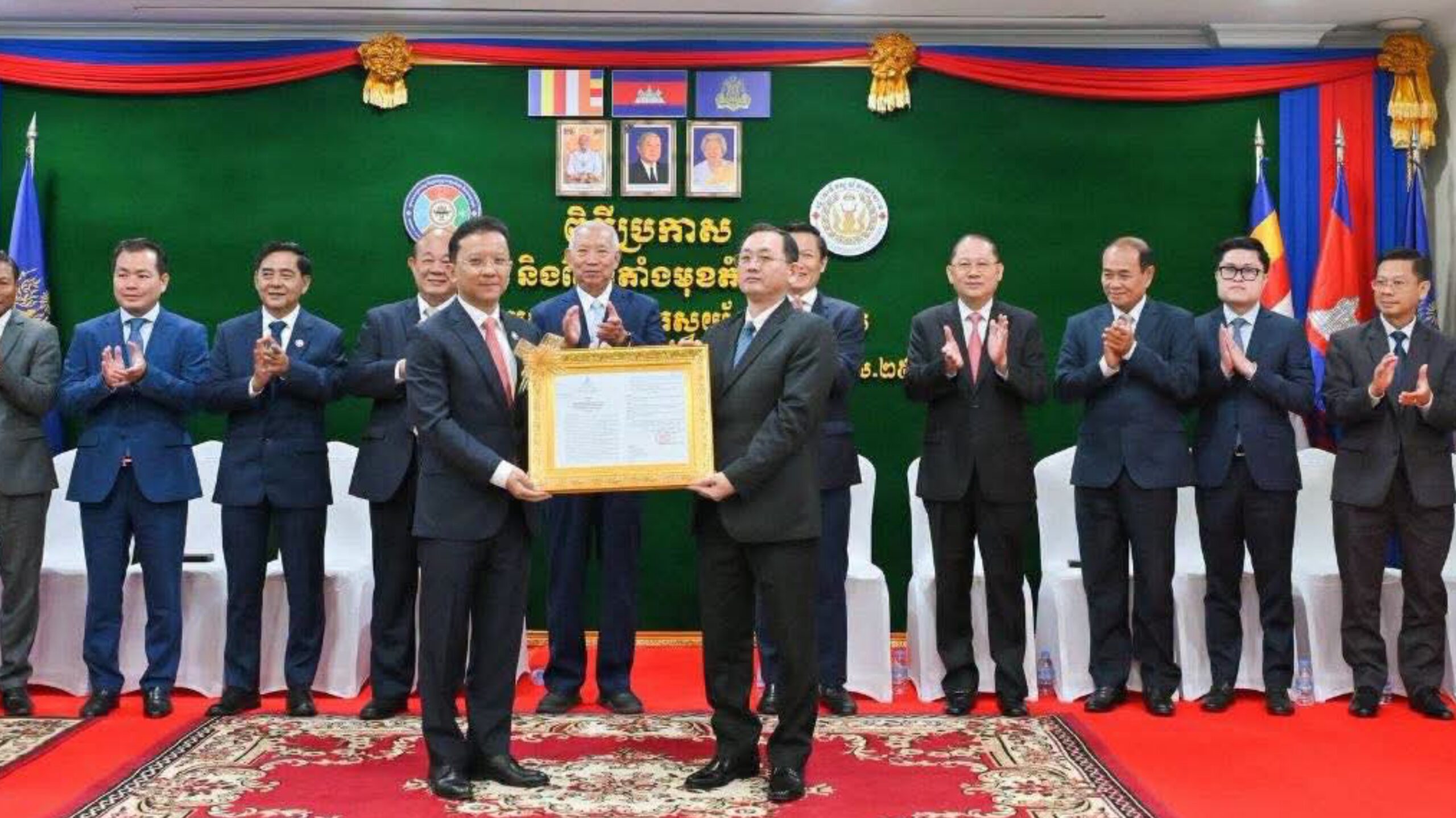 រដ្ឋមន្ត្រី៖ ប្រាប់អគ្គនាយករដ្ឋាករទឹកស្វយ័តសៀមរាបថ្មីពង្រឹងសហការជាមួយស្ថាប័នពាក់ព័ន្ធ ដើម្បីជំរុញឱ្យប្រជាពលរដ្ឋងាកមកប្រើប្រាស់ទឹកស្អាត