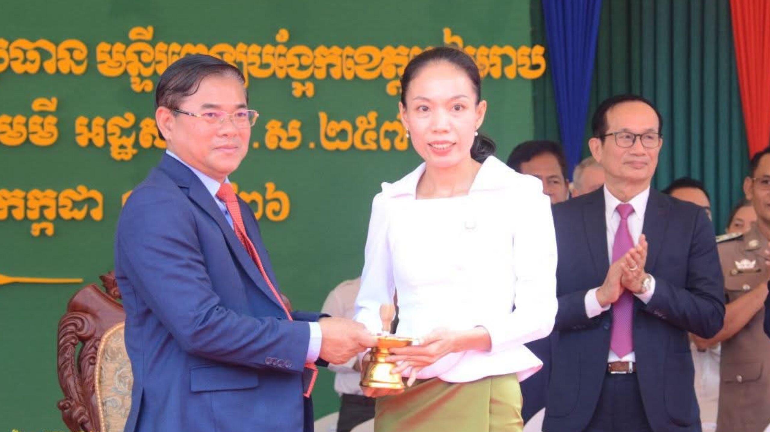 ប្រធានថ្មីមន្ទីរពេទ្យបង្អែកខេត្តសៀមរាប ប្ដេជ្ញាពង្រឹងគុណភាពសេវាសុខាភិបាល និងលើកកម្ពស់ក្រមសីលធម៌វិជ្ជាជីវៈ ដើម្បីផ្ដល់សេវាជូនប្រជាពលរដ្ឋដោយគ្មានការរើសអើង