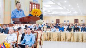 ខេត្តបាត់ដំបងគឺជាជង្រុកស្រូវ និងជាប៉ូលសេដ្ឋកិច្ចកសិកម្មដ៏សំខាន់បំផុតមួយរបស់កម្ពុជា