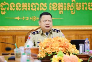 ស្នងការខេត្តសៀមរាប ជំរុញឱ្យនគរបាលបង្កើនការផ្សព្វផ្សាយអប់រំ និងណែនាំដល់ពលរដ្ឋ ចូលរួមគោរពច្បាប់ចរាចរណ៍