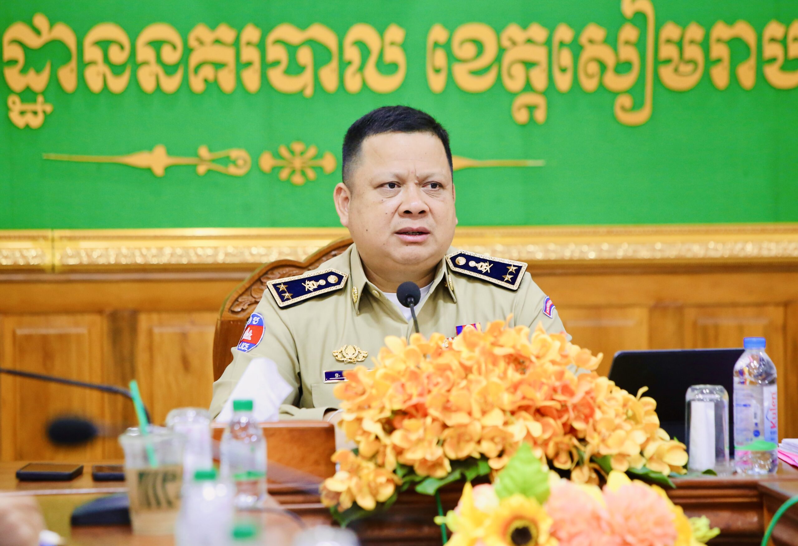 ស្នងការខេត្តសៀមរាប ជំរុញឱ្យនគរបាលបង្កើនការផ្សព្វផ្សាយអប់រំ និងណែនាំដល់ពលរដ្ឋ ចូលរួមគោរពច្បាប់ចរាចរណ៍